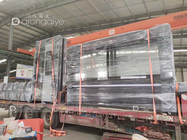 上海智能公交候車亭第二批次發(fā)貨配圖一