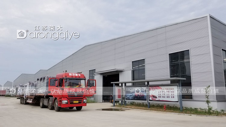 公交候車亭發(fā)車